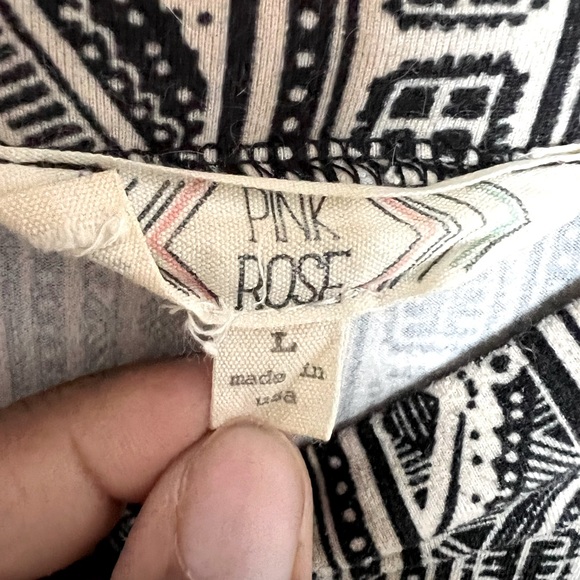 Sleeveless Knit Black & Cream Colored Dress - Picture 3 of 3